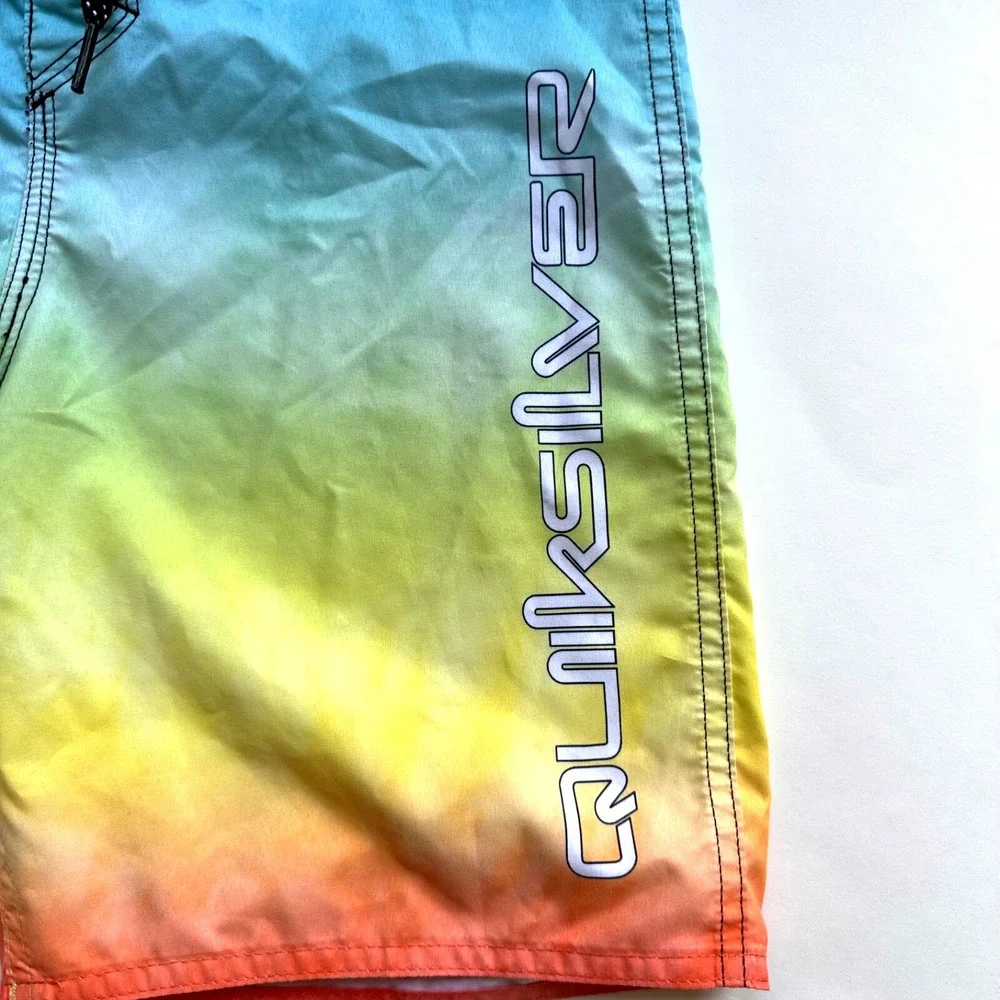 Boys Quicksilver DryFlight‎ Board Shorts Multicolor Ombre Size 26/12-Pre-owned
